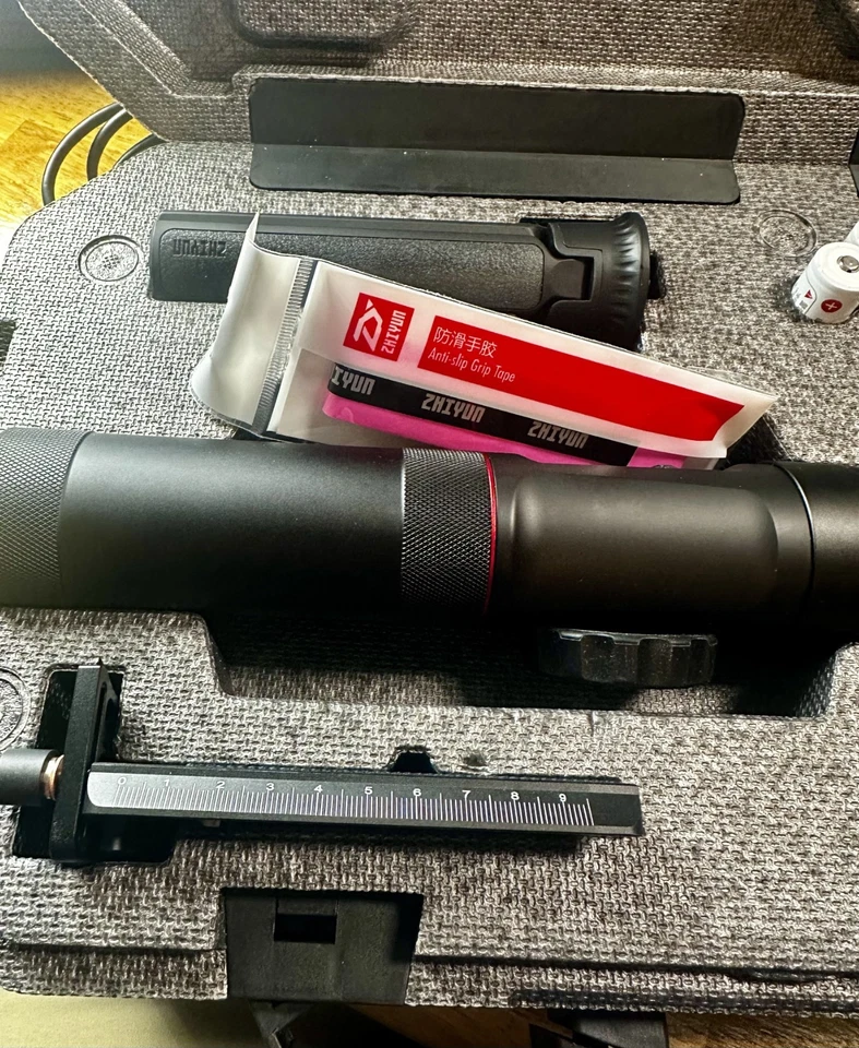 Zhiyun Crane 2 Handheld 3-Axis Gimbal Stabilizer for DSLR and Mirrorless Cameras - Image 3 of 4