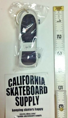 VINTAGE 1980'S TONY HAWK FINGERBOARD KEY CHAIN - J. GRANT BRITTAIN PHOTO! - Picture 3 of 3