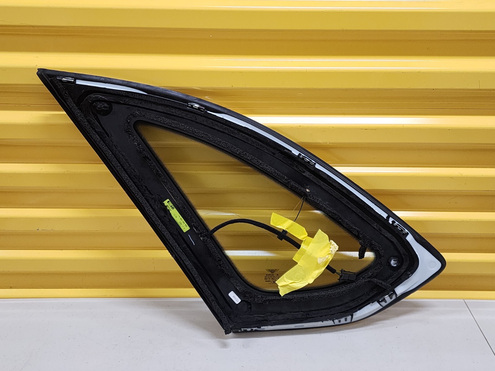 2016-2020 BENTLEY BENTAYGA REAR RIGHT GLASS QUARTER VENT WINDOW SIDE PANEL OEM