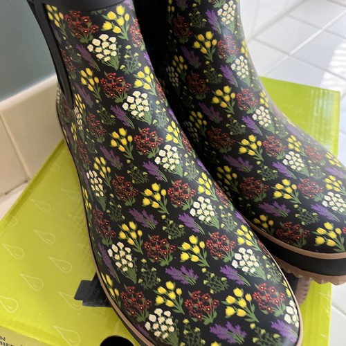 NIB Western Chief Women's Chelsea Rain Boot Waterproof Black Floral Size 10 - Picture 3 of 7