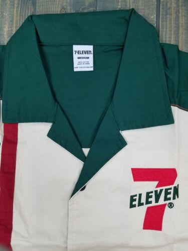 BRANDNEU - 7Collection Retro 7-Eleven gewebte Knopfleiste in Größe Medium - Bild 2 von 7