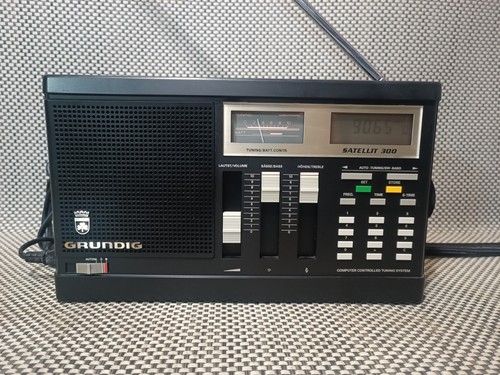 Grundig Satellit Sat 300 A Kofferradio Weltempfänger Koffer Radio 110V-240V - Afbeelding 2 van 18