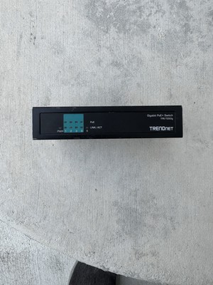 Loocam 4 Port 100mbps PoE Switch 65W 1 Ethernet Uplink Unmanaged Switch