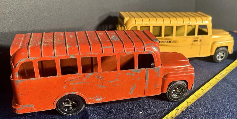 Vintage Hubley Cast Iron School Bus Pair - Red & Yellow - Original Patina - Image 3 of 4
