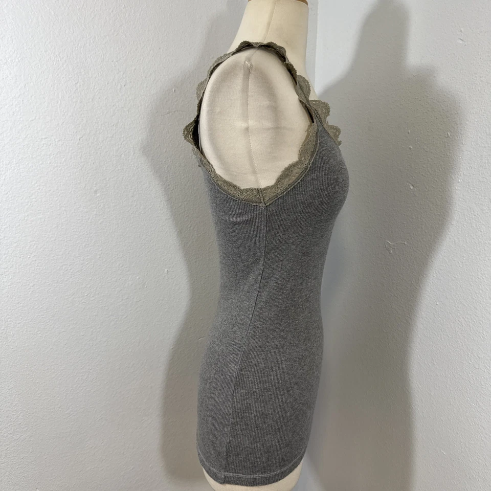 Top Hollister Mujer M Gris Encaje Ribete Femenino Romántico Bella Swan Y2K Foto 3 de 4