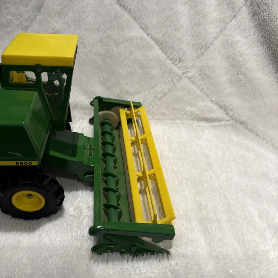 Vintage Original 1/28 Ertl John Deere 6600 Toy Combine Farm - Image 3 of 4