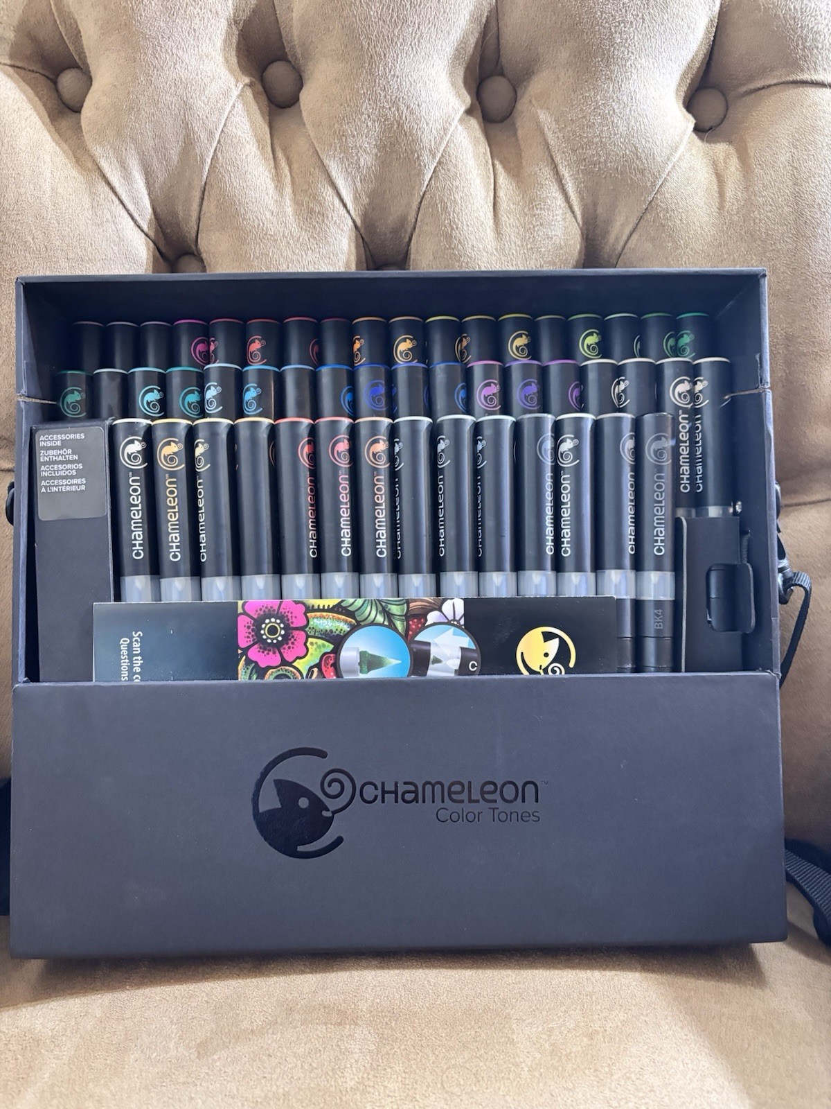 Chameleon  52 pen And Marker set ( Missing Colorless Blender And Detail Pen)