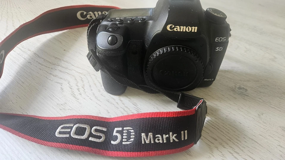 Canon EOS 5D Mark II, photo 2 of 5