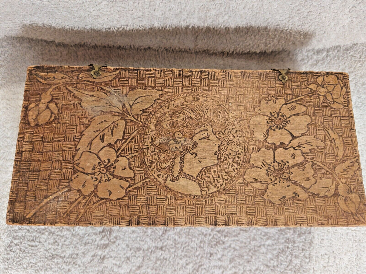* vintage box ❀ * スミレ柄 ラウンドボックス Antique 1910's Schall's Chocolates Ornate Wood / Candy Box Vtg