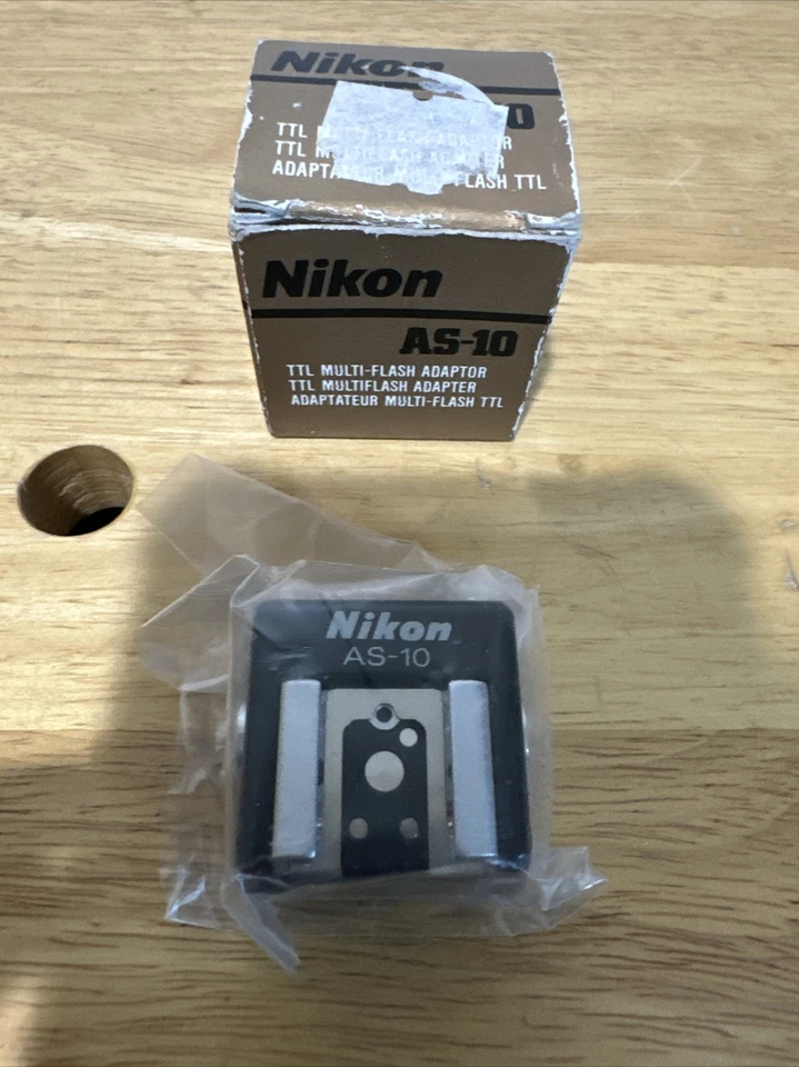 Nikon AS10 TTL Multi-Flash Adapter, Late - With Locking Pin Hole - Image 3 of 3