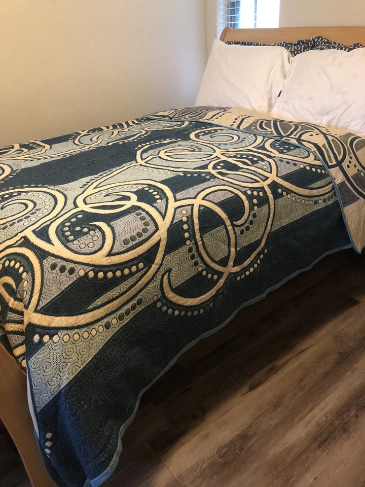 VNT Blue Beige F/Queen Size Bedspread Coverlet Geometric Jaquard 102x88" EUC - Image 3 of 4