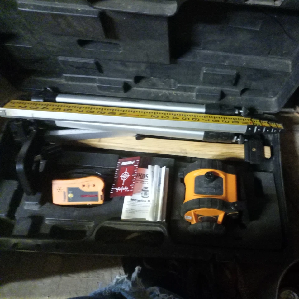 Johnson 40-6517 800 ft. Nivel láser giratorio autonivelante rojo con haz 360 Foto 3 de 3