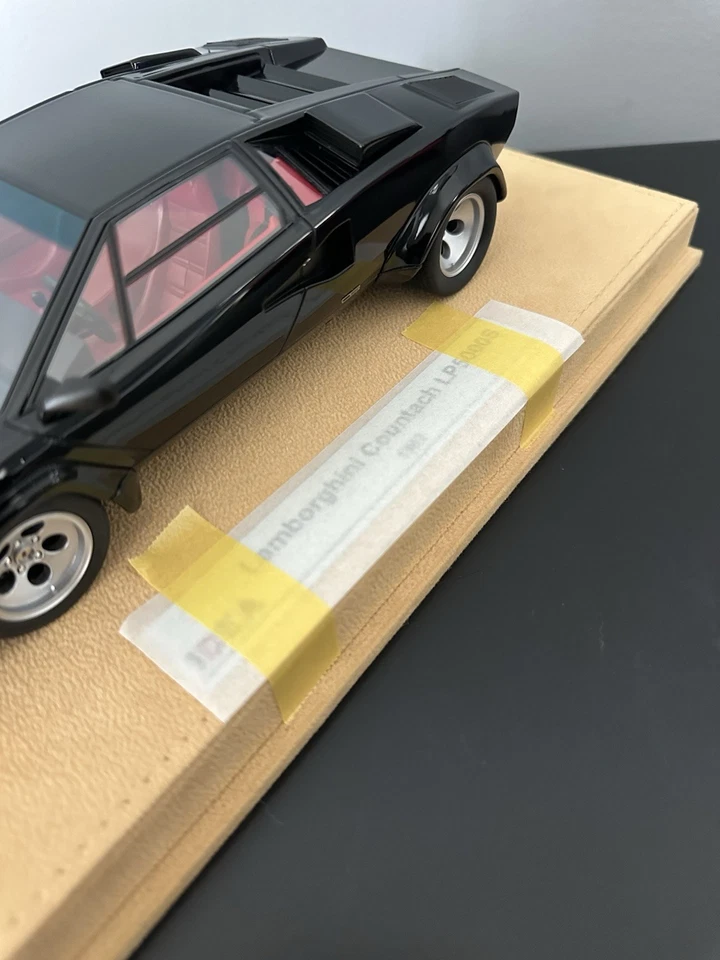 Lamborghini Countash 5000S maquillaje 1/18 en negro Foto 2 de 4