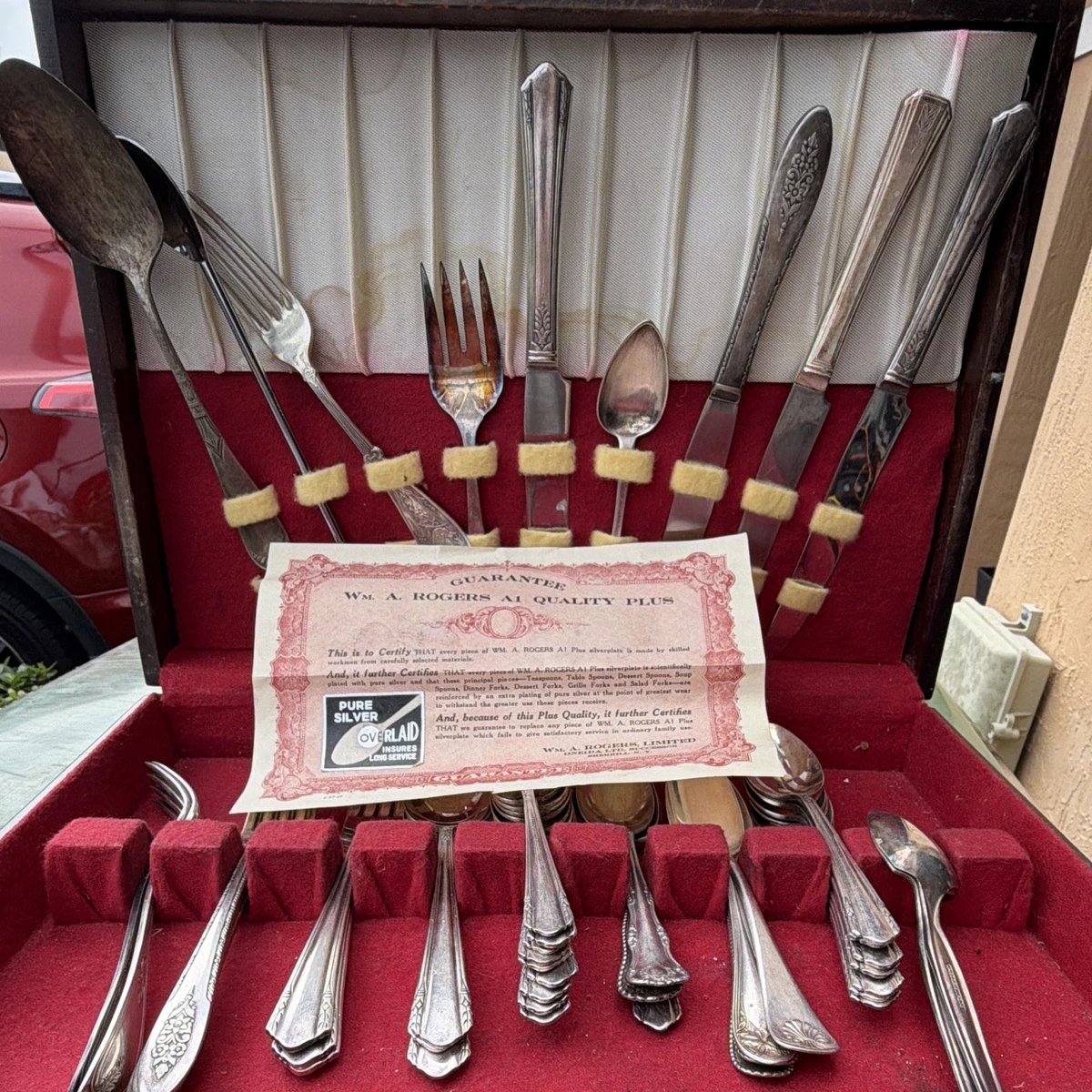 Wm. Rogers A Flatware-Set Antique US Silver-Plated Flatware for