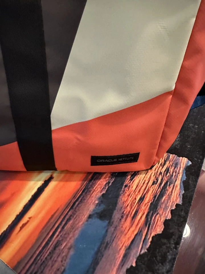 Oracle NetSuite 便携式电脑 平板电脑 背包 — 第 4/4 张图片