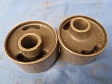 JAGUAR DAIMLER FRONT CROSSMEMBER ROUND BUSHES JAGUAR XJ40 (XJ6) CCC6832  (PAIR)