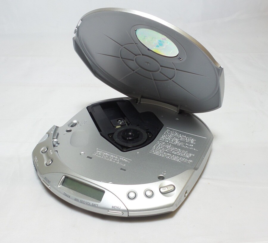 Boxed Sony DE351 Silver CD Walkman Portable CD Player