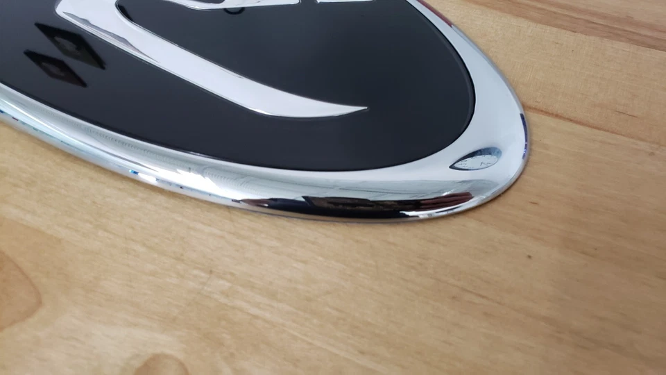 SEA RAY 11 7/8” EMBLEMA OVAL / PRETO E CROMADO / PEÇA SR # 1443217 (2ª QUALIDADE) - Imagem 4 de 4