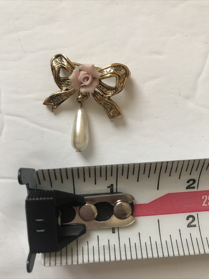 Pre-Tied Big Bow Ribbon Brooch Pin With Cameo & Faux Pearl Dangle - Vintage Style Collar Clip For Women