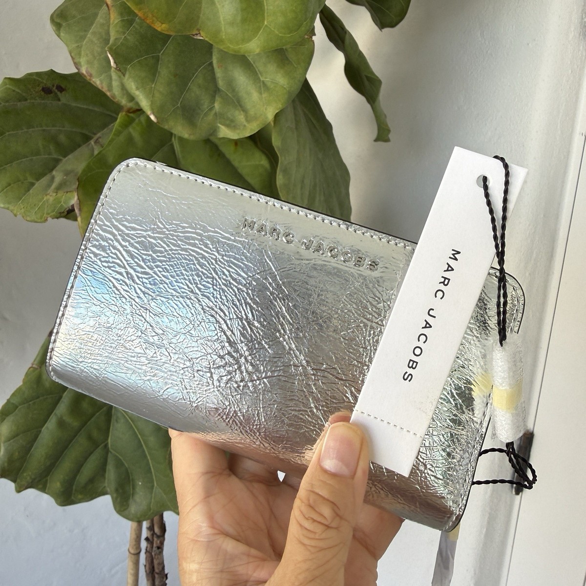 【新品未使用】MARC JACOBS 折財布 シルバー Marc Jacobs Leather Compact Zip Wallet Silver | eBay