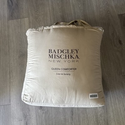 Badgley Mischka New York Luxury Queen Sized Comforter