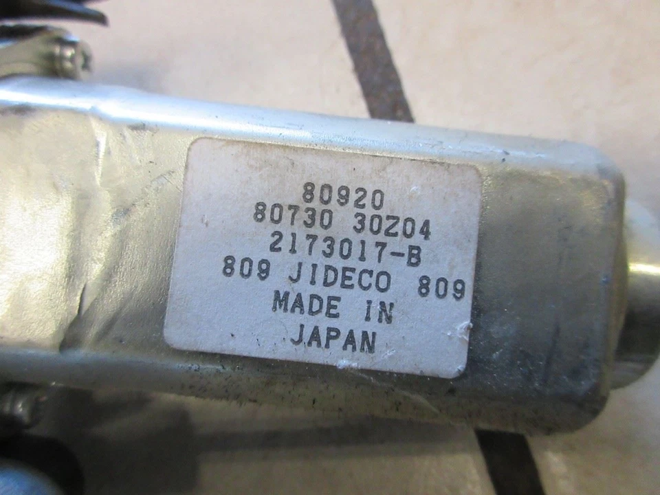 Motor regulador ventana derecha Nissan UD3300 RH 80730-30Z04 Foto 2 de 4