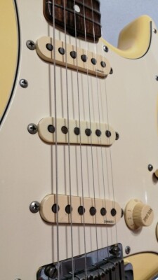 ギター Fender USA Yngwie Malmsteen 1989 - White Fender Yngwie Malmsteen Stratocaster 1989 Electric Guitar | eBay