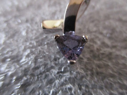 ESTATE PLATINUM & SOLITAIRE TANZINITE SLIDER PENDANT-TRIANGLE SHAPE .35ct- 1.41g - Picture 2 of 12