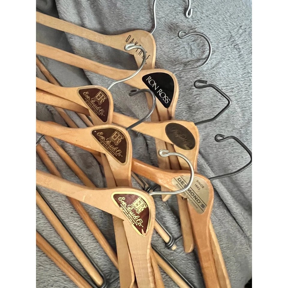 Lote 7 perchas Wishbone tienda vintage roble Eric Ross Desmond madera Ron Ross Foto 3 de 3