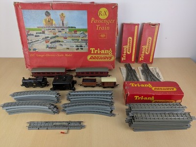 Vintage Tri-ang Electric Train Set R2X Personenzug Spur 00 + extra Gleis