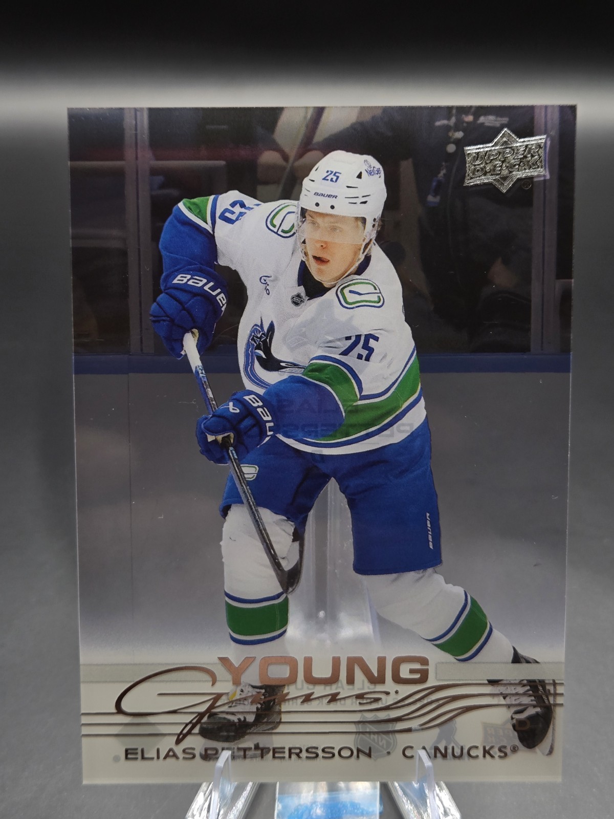 25-26 Upper Deck Series 1 Elias Pettersson Young Guns Clear Cut #223 (RC)
