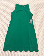 Vince Camuto Women’s Green Solid Shift Dress Round Neck Scalloped Hem Short