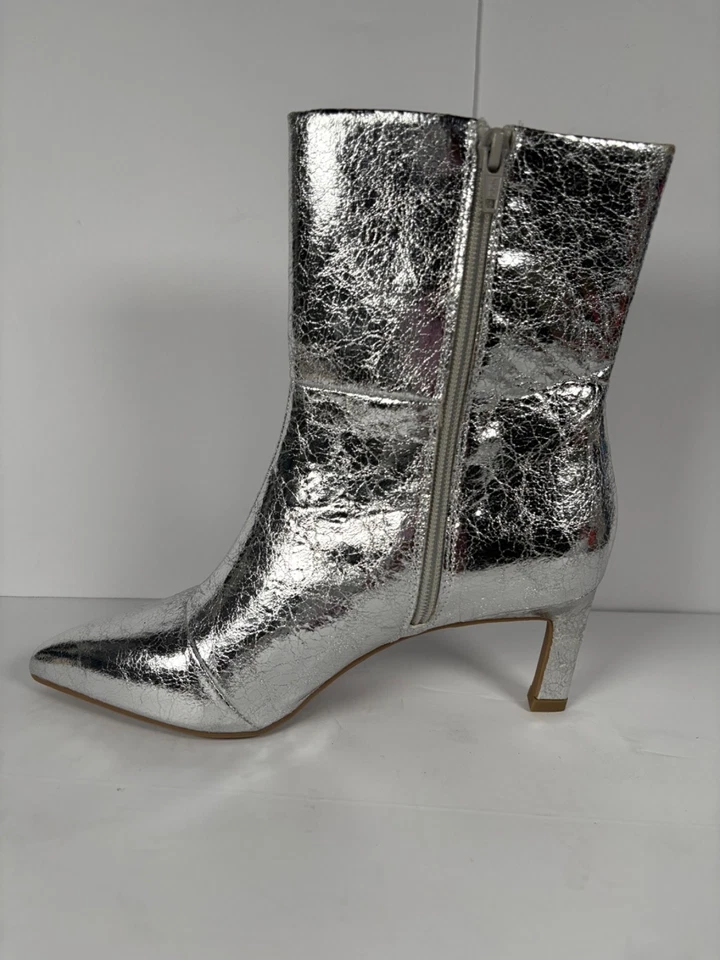 Botines Dolce Vita Gradie para mujer talla 6,5 plateados con tacón de gatito Foto 2 de 4