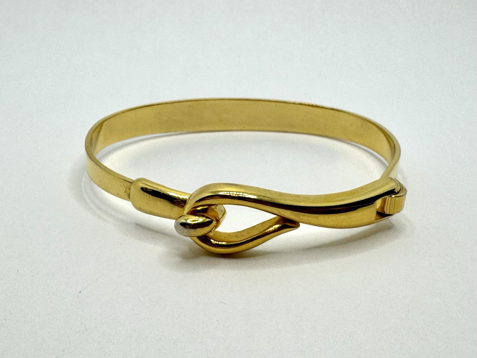 Vintage 1950s Trifari Smooth Knot Gold Tone Buckle Bangle Bracelet MCM