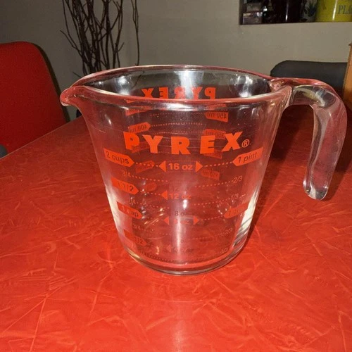 PYREX - 516 - 2 Cup - Glass Measuring Cup Red Lettering Open Handle Vintage