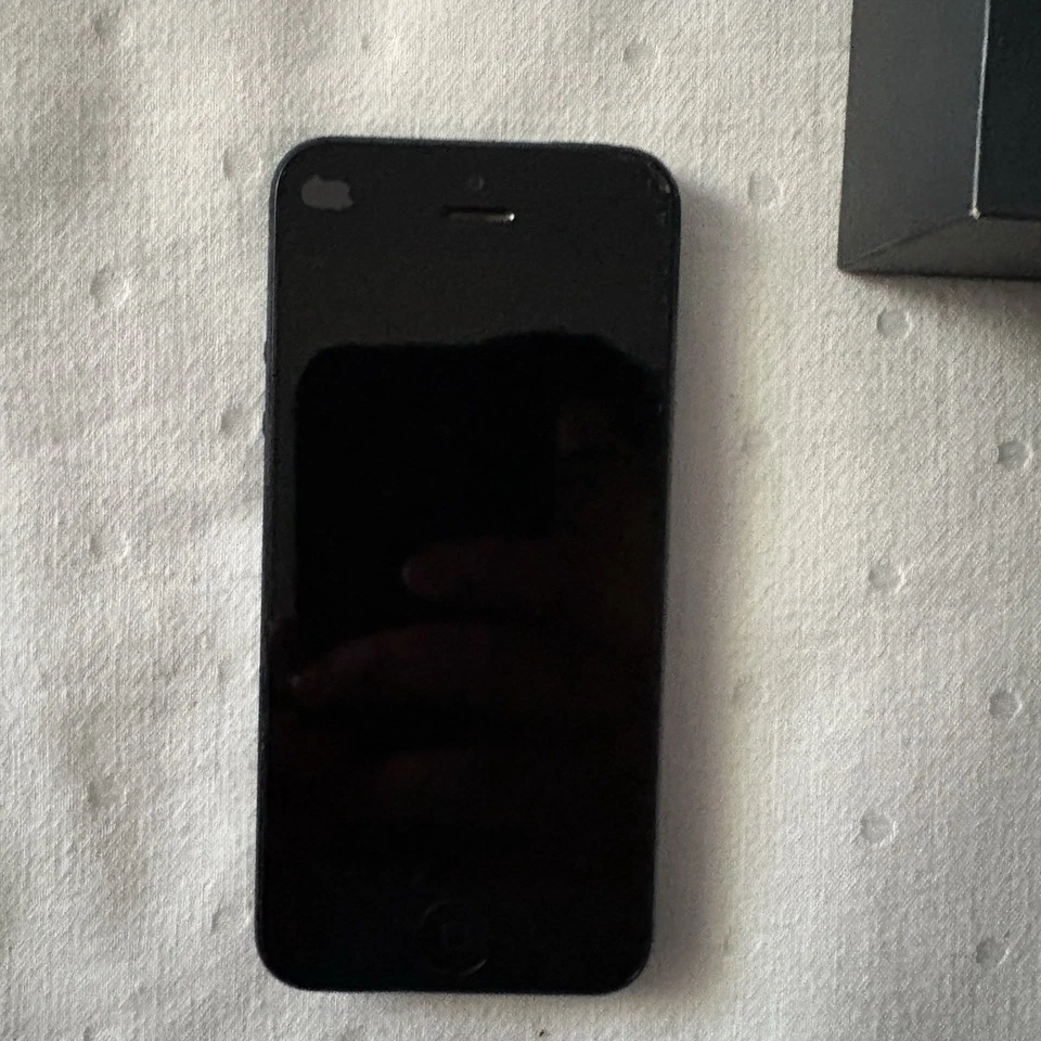 iPhone 5 Black 32 gb UNTESTED Original Box - Image 3 of 4