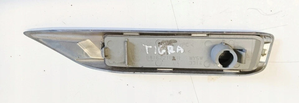  Opel Tigra B Twintop Cabrio Indicatore direzione parafango destro lato passeggero 93162218 - Immagine 2 di 2