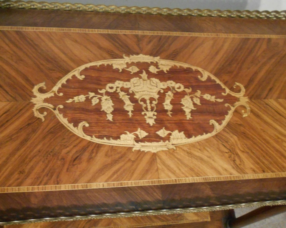 ANTIGUA MESA DE SERVIR APARADOR DE DOS NIVELES CON INCRUSTACIONES LOUIS XVI Foto 2 de 4