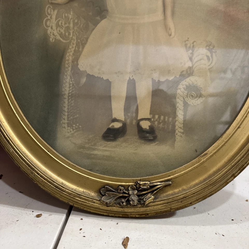 Foto de vidrio con marco ovalado dorado antiq niña victoriana Foto 2 de 4