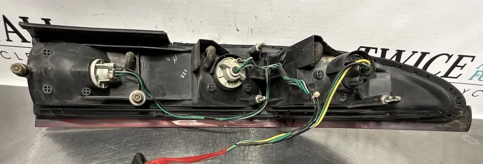 Juego de 2 luces traseras izquierda y derecha Dodge Stealth 1991-1996 molduras negras OEM Foto 4 de 4