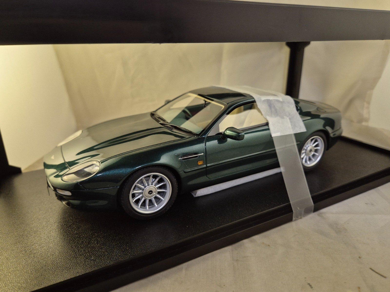 Aston Martin DB7 1993 voiture miniature de collection Cult Models CML187-1 vert