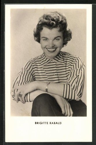 Portret Brigitte Rabald z bransoletą, pocztówka  - Zdjęcie 1 z 2