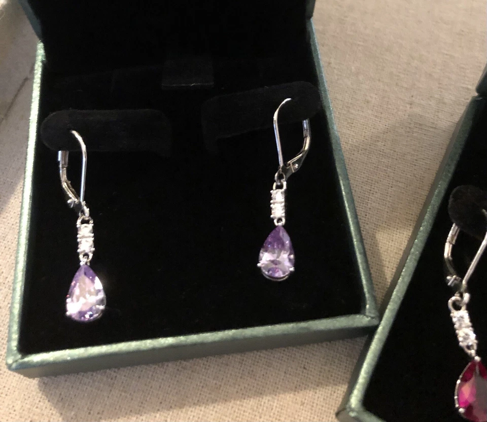 Farjary NOVO CONJUNTO de 2 Brincos Facutados de Ametista e Espinélio CZ na Caixa Varejo $200+ - Imagem 4 de 4