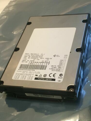 FUJITSU  MAE3091LC   9.1GB  SCA  SCSI HARD DRIVE   CAO5348-B220           fbc1e2 - Afbeelding 1 van 1