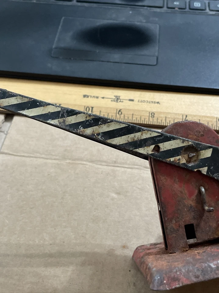 Antique / O SCALE / Tin Toy Railroad GATE / Non-Electric / MARX / COLLECTIBLE ! - Image 3 of 4