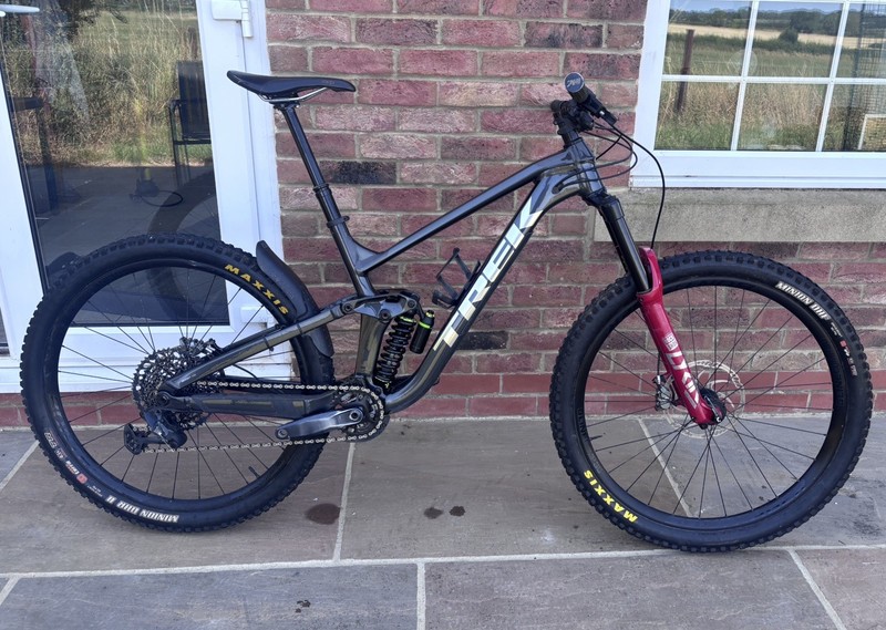 Trek Slash 8 Enduro Mountain Bike Large 29er Rockshox SRAM
