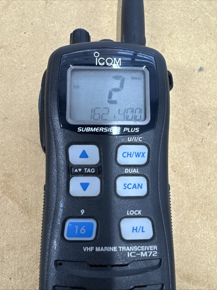 ICOM VHF Marine Transceiver IC-M72, BC-166 Charger & AC Adapter - Tested & Works - Image 4 of 4