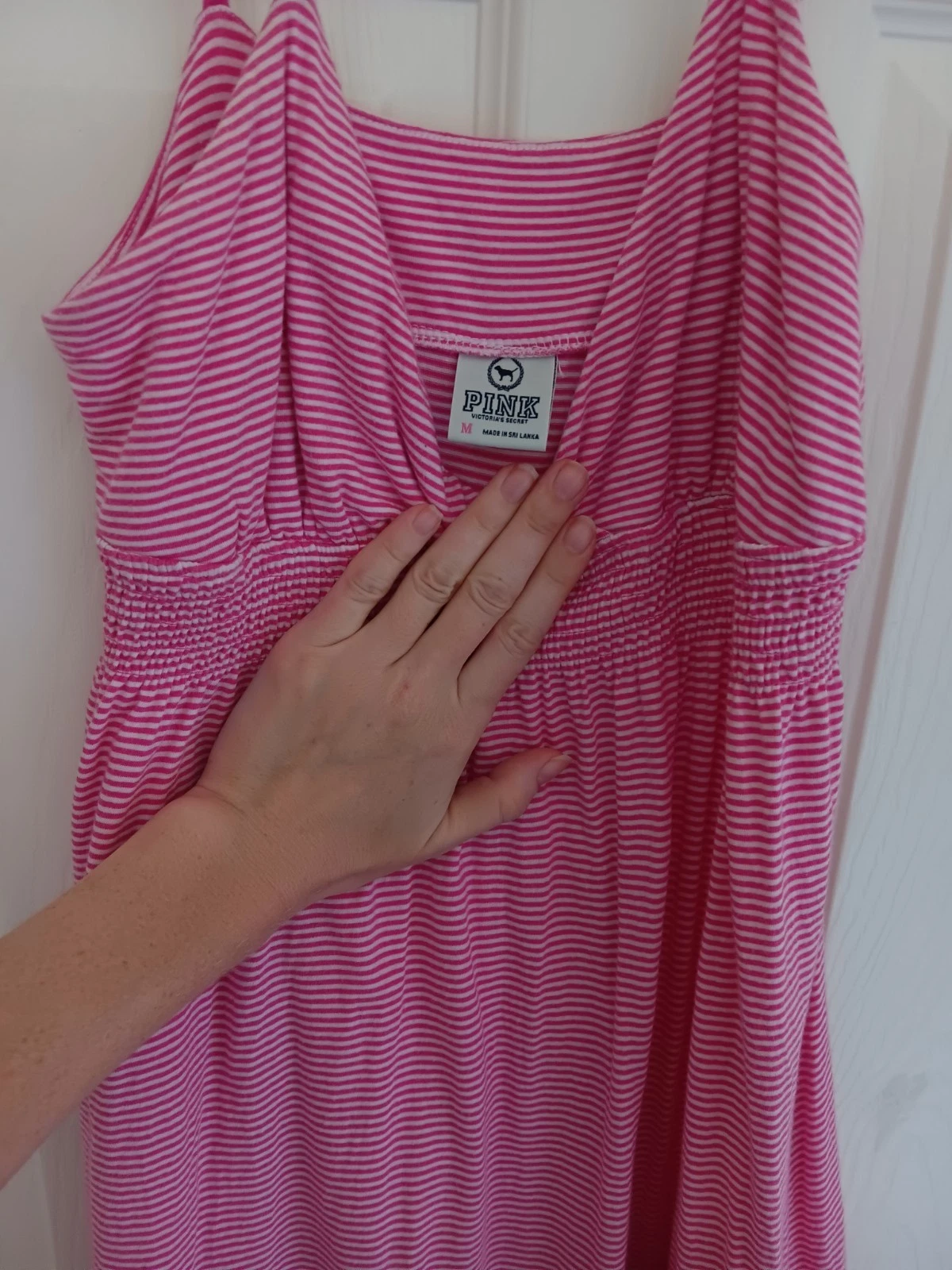 UNDERCOVER Y2K Victoria's Secret ROSA abito da sole a righe con volant a strati reggiseno imbottito a V medio