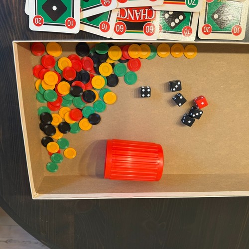 Milton Bradley Showdown Yahtzee Game Shake Steal & Score 1991 Vintage Complete - Picture 5 of 6