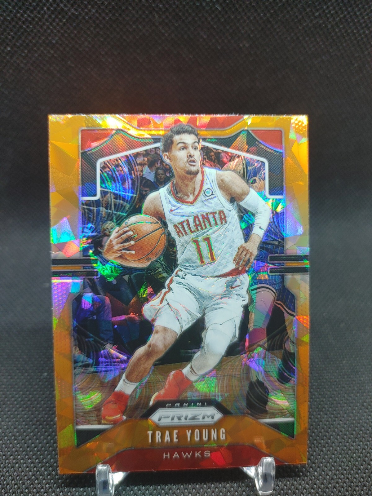 Trae Young 2019-20 Prizm Orange Cracked Ice SP #31 Atlanta Hawks